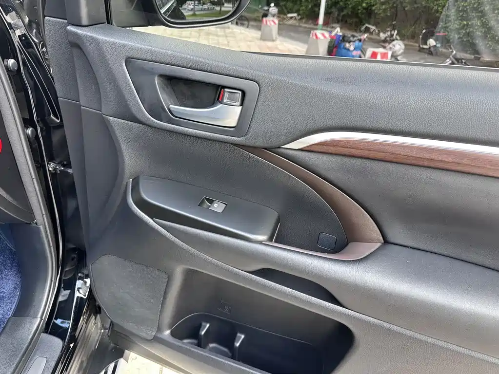 Toyota Highlander — миниатюра 11