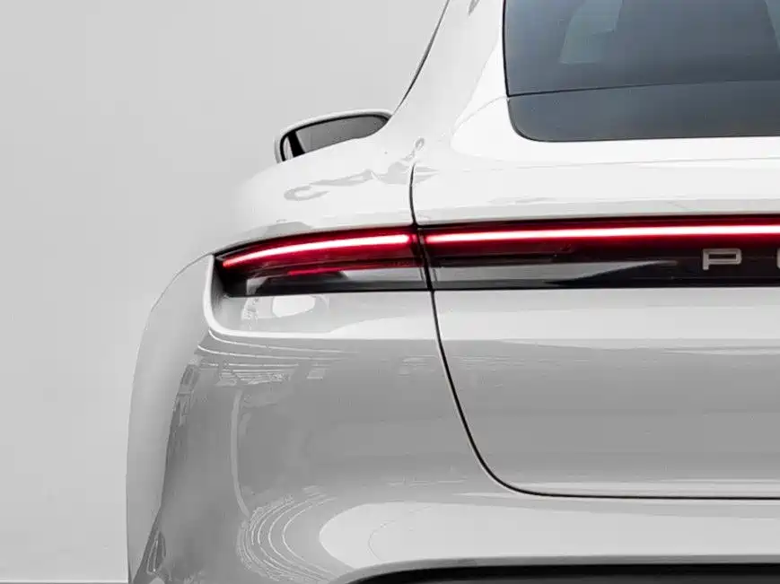 Porsche Taycan — миниатюра 7