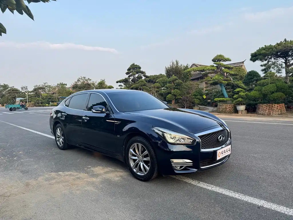 Infiniti Q70 — миниатюра 2