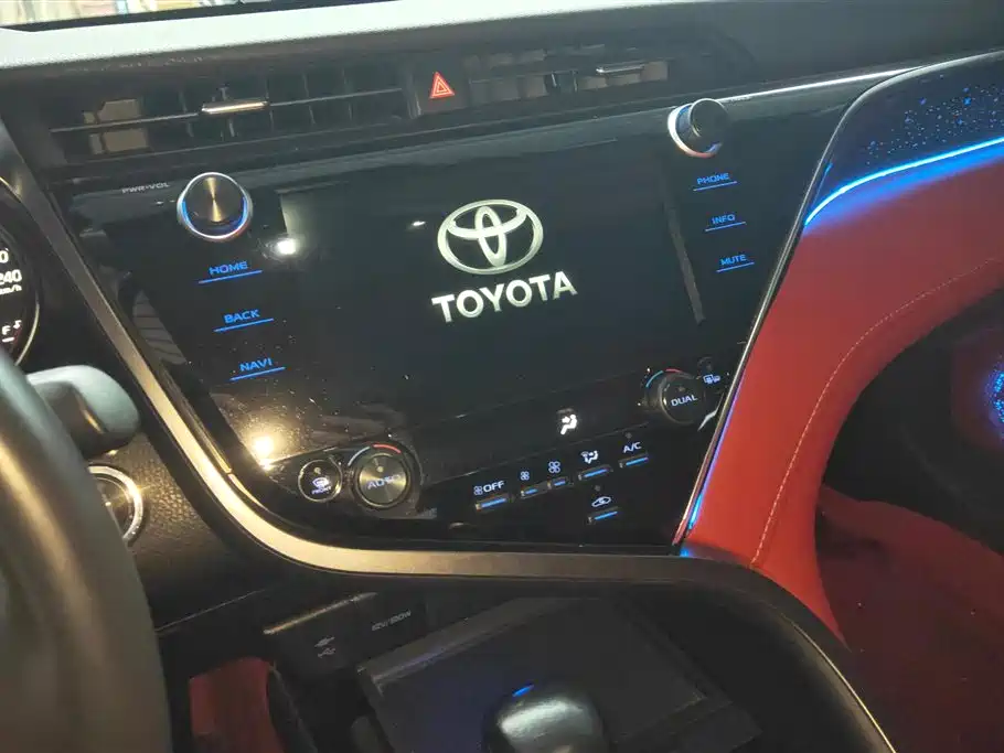 TOYOTA CAMRY