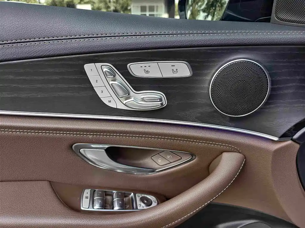 Mercedes-Benz E-Class — миниатюра 6