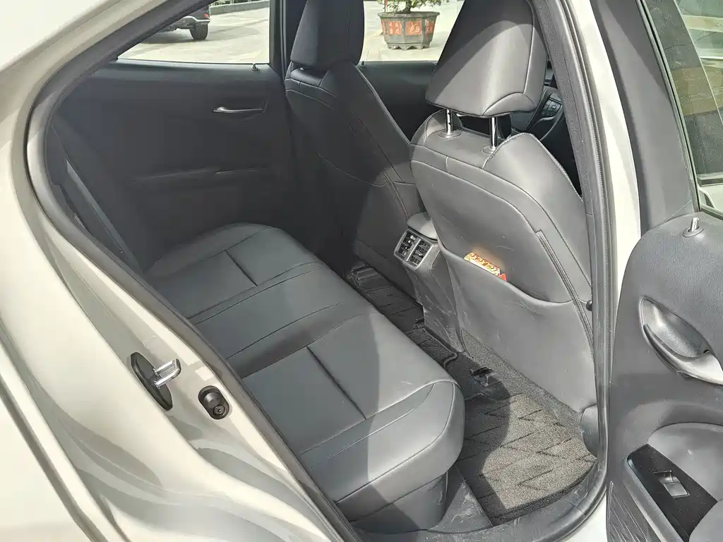Lexus UX — миниатюра 4