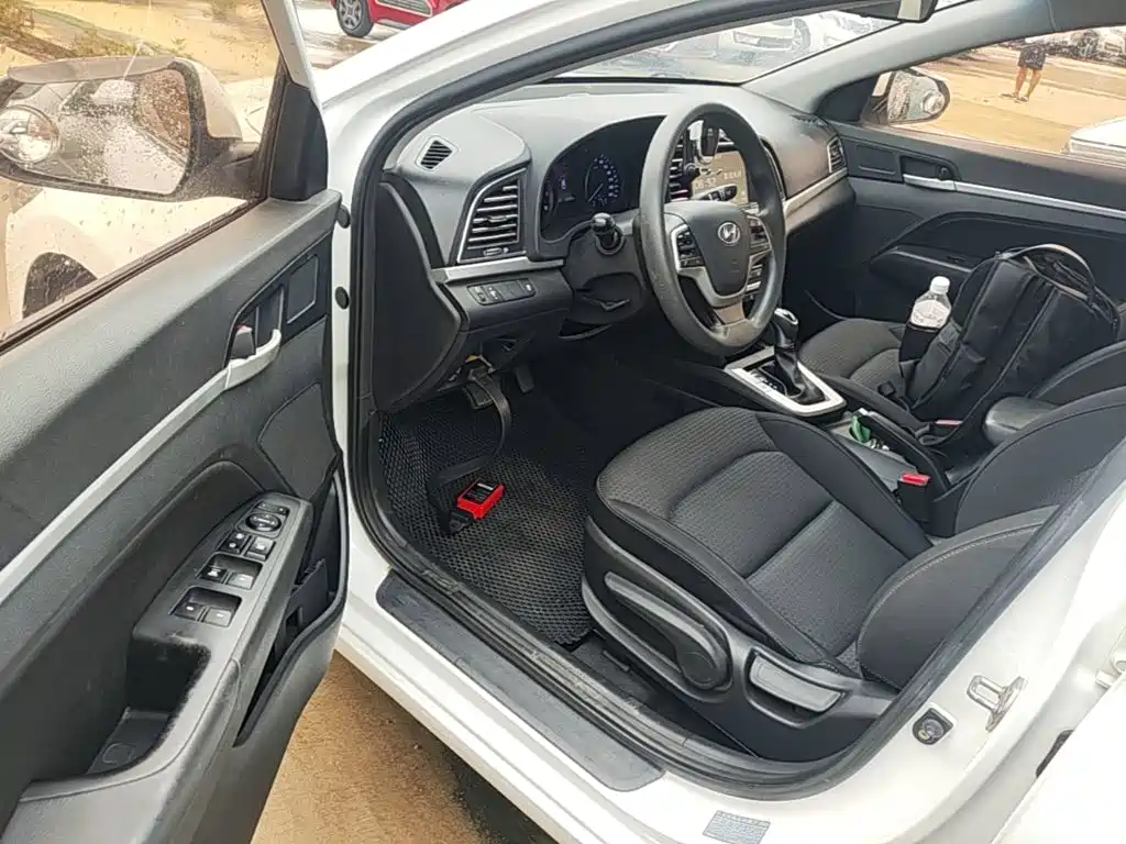 Hyundai Elantra — миниатюра 16