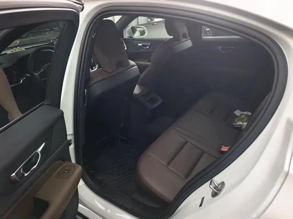 Volvo S60 — миниатюра 3