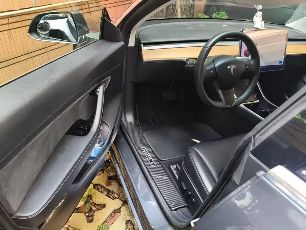 Tesla Model 3 — миниатюра 17