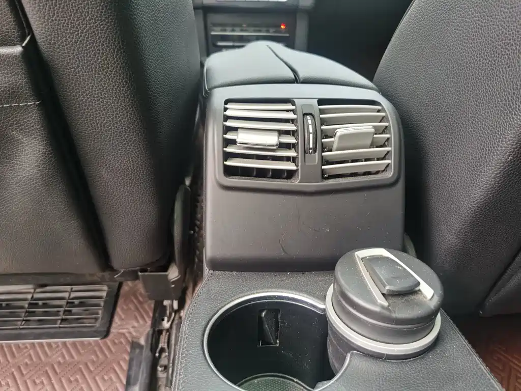 Mercedes-Benz E-Class — миниатюра 9