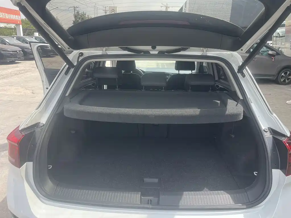 Volkswagen T-Roc — миниатюра 10