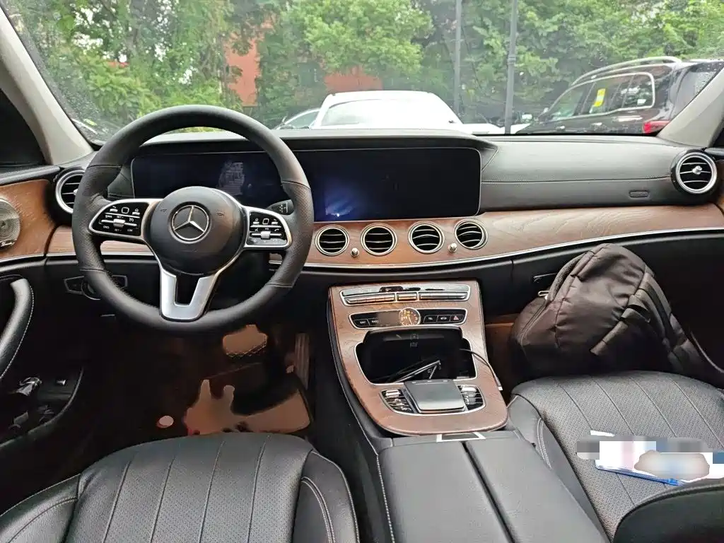 Mercedes-Benz E-Class — миниатюра 13