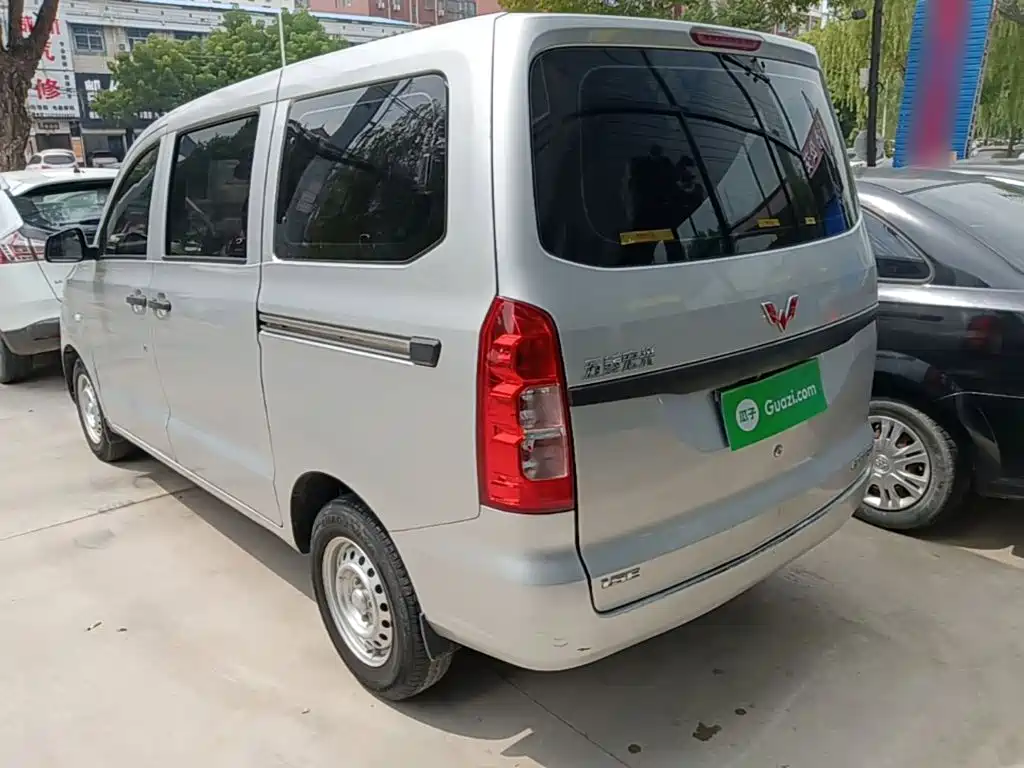 Wuling Hongguang V — миниатюра 5