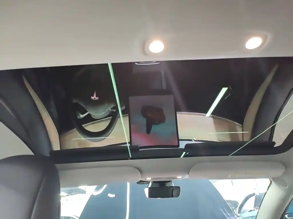 Tesla Model 3 — миниатюра 18