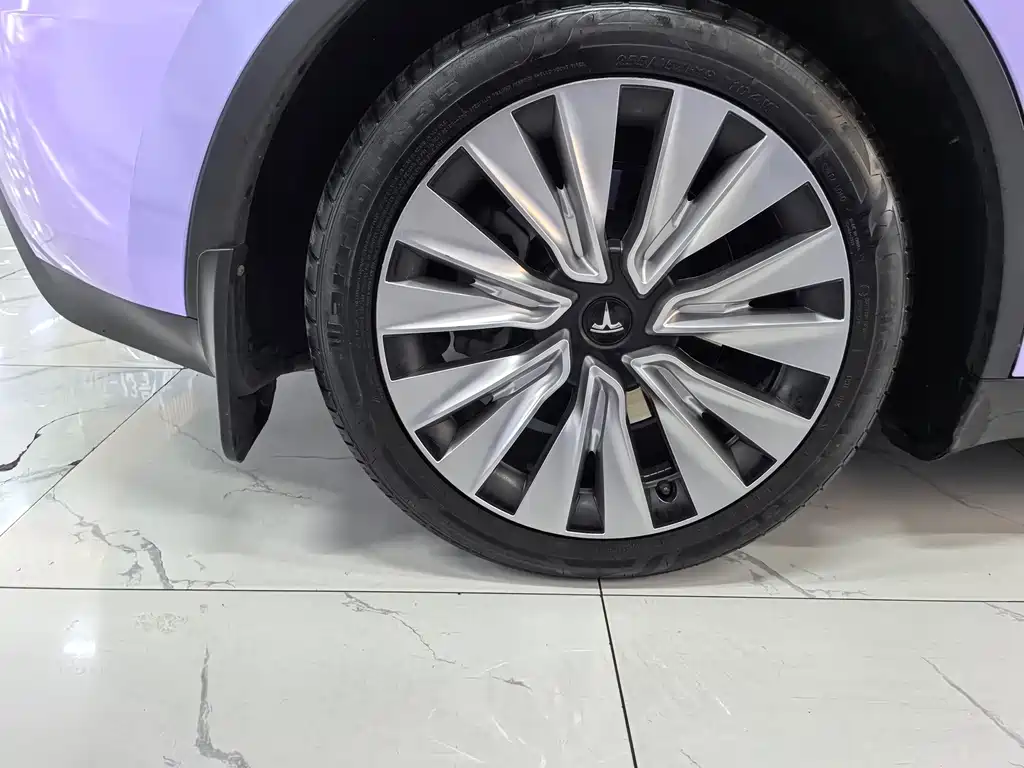 Tesla Model Y — миниатюра 10