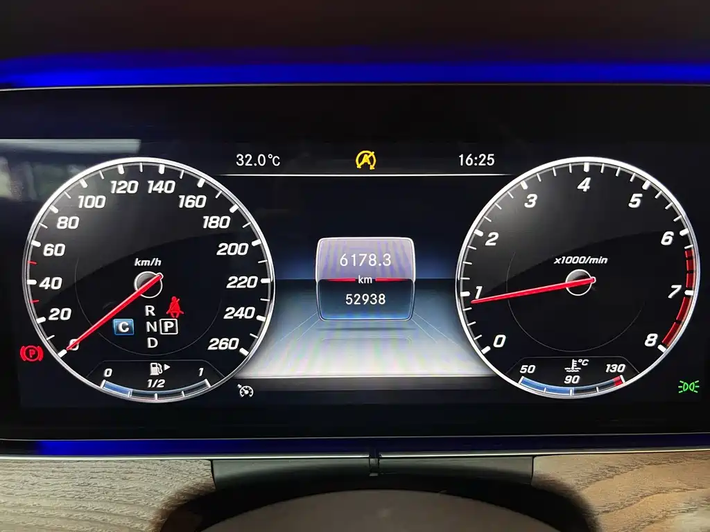 Mercedes-Benz E-Class — миниатюра 16