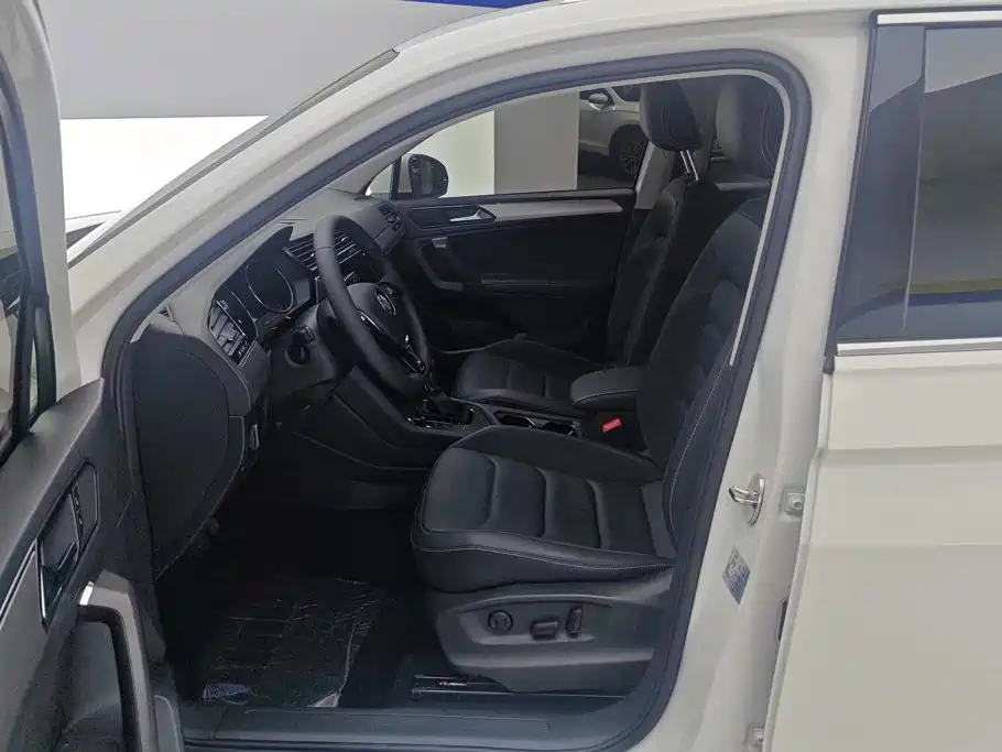Volkswagen Tiguan L — миниатюра 9