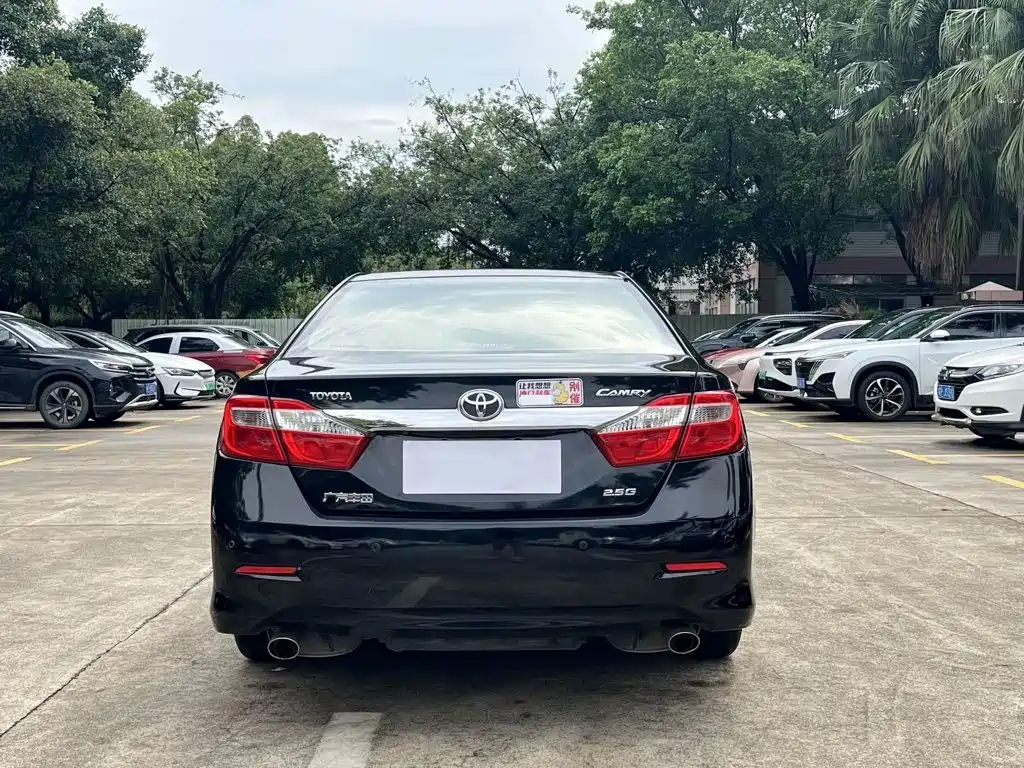 Toyota Camry — миниатюра 8