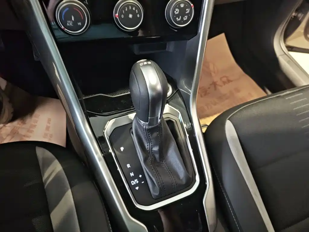 Volkswagen T-Roc — миниатюра 14