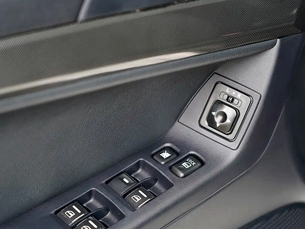 Mitsubishi Lancer EX — миниатюра 11