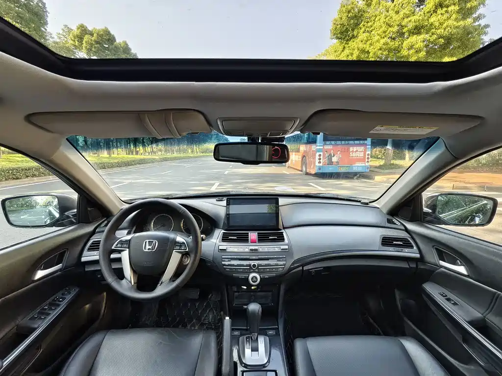 Honda Accord — миниатюра 6