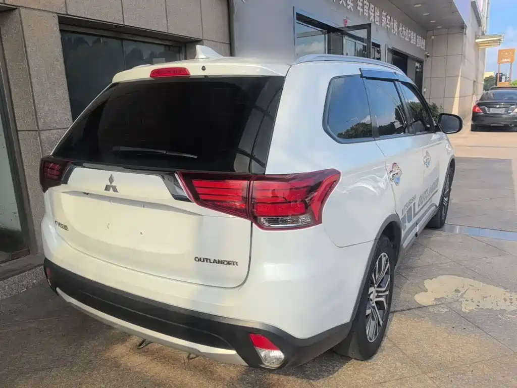 Mitsubishi Outlander — миниатюра 7