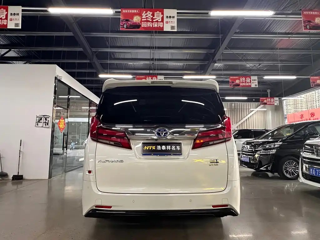 Toyota Alphard — миниатюра 6