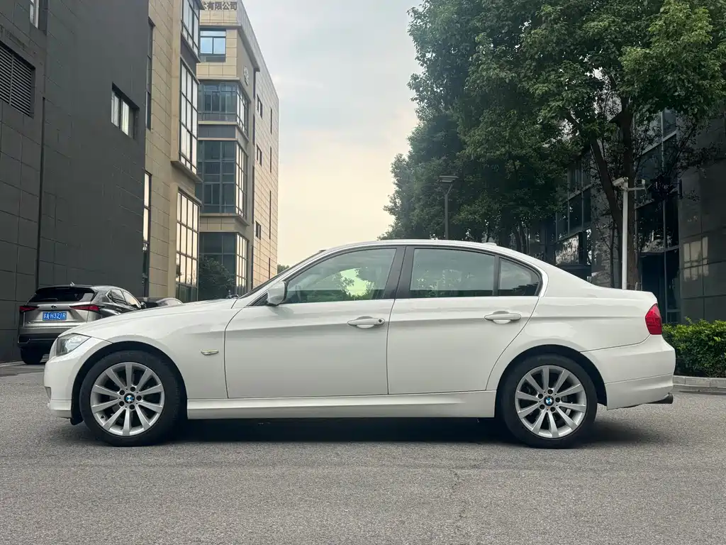 BMW 3 Series — миниатюра 3