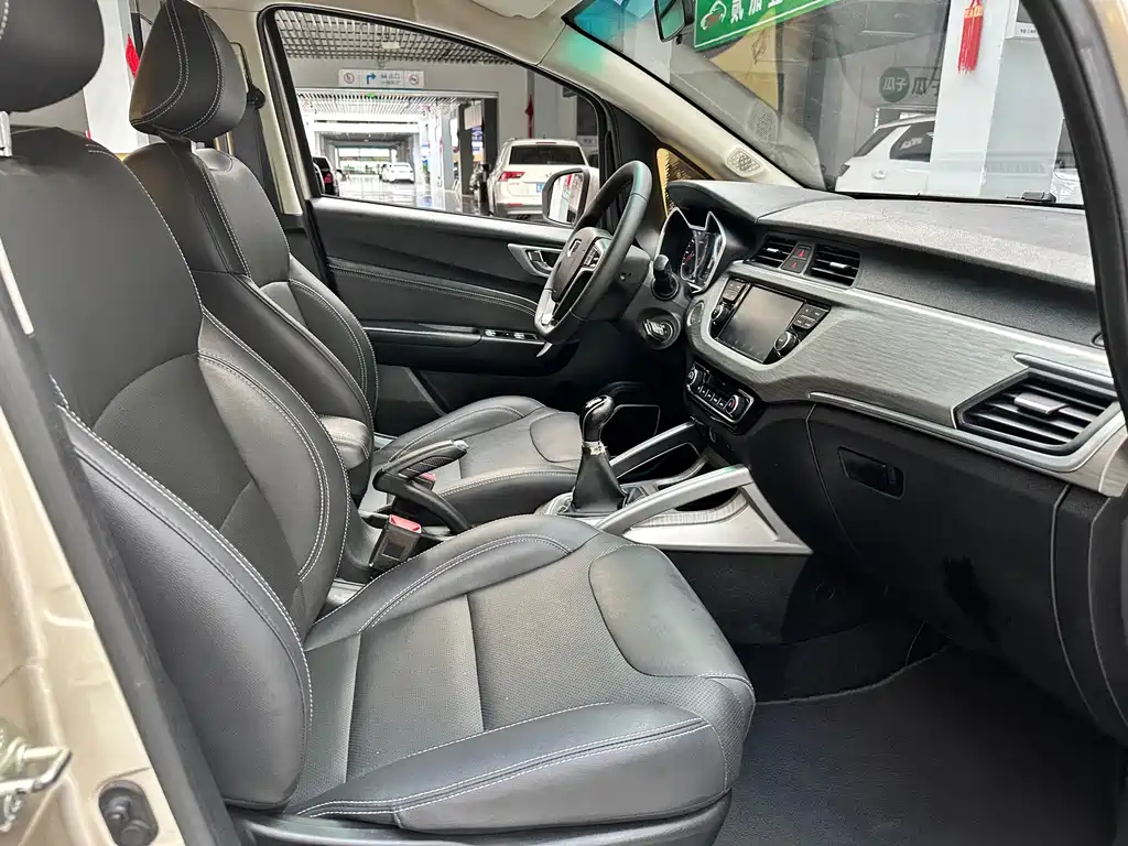 Geely Vision X3 — миниатюра 7