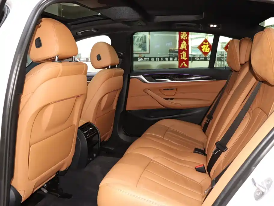 BMW 5 Series — миниатюра 11