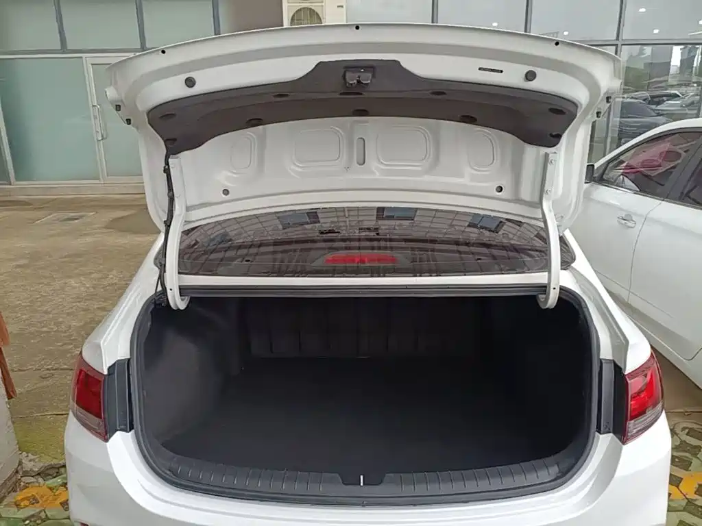 Hyundai Elantra — миниатюра 19