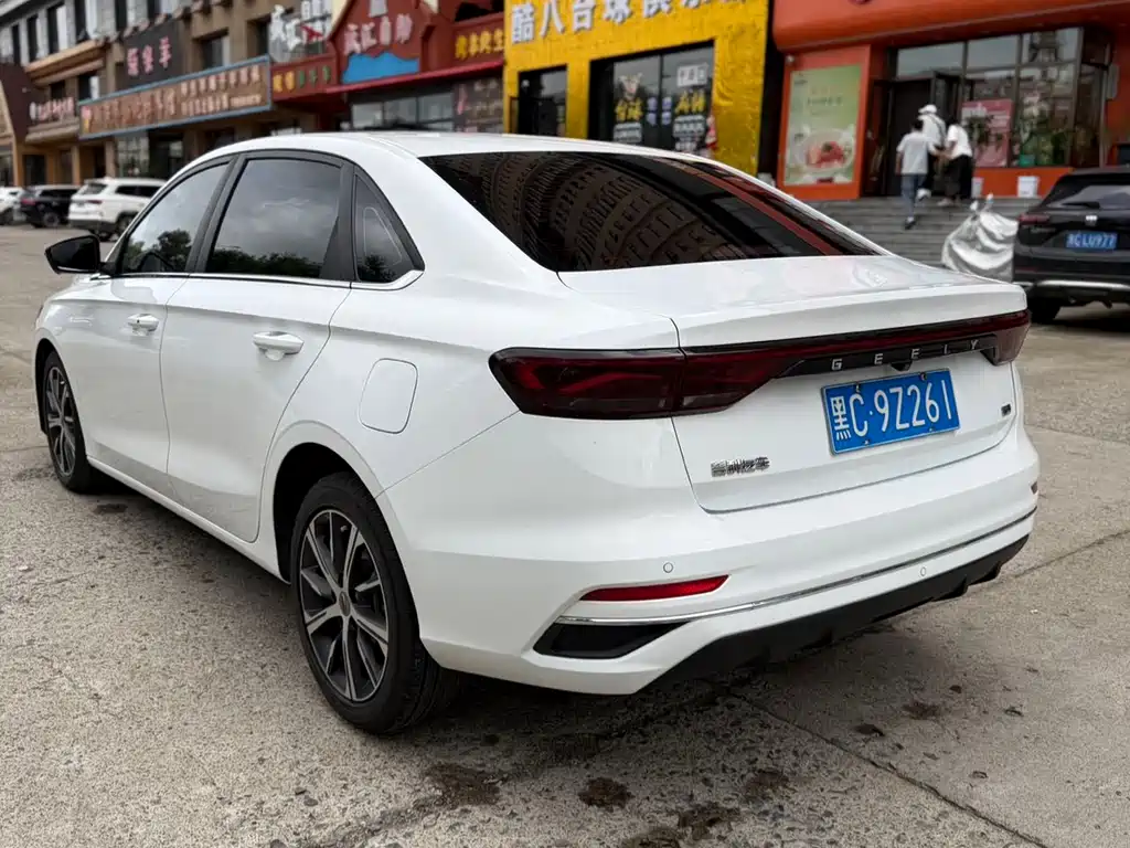 Geely Emgrand 2022 4 1.5L CVT Luxury