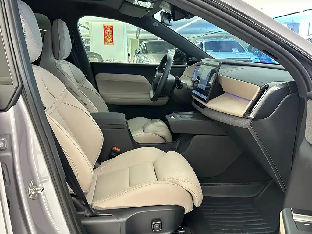 Volvo XC70 PHEV — миниатюра 12