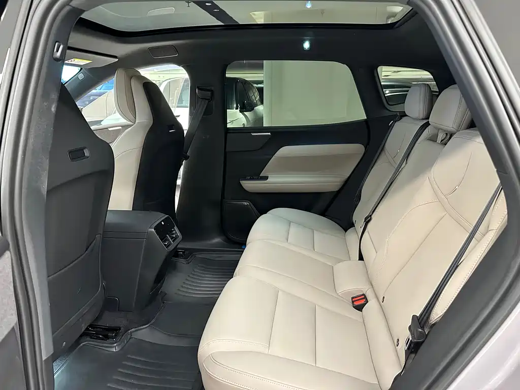 Volvo XC70 PHEV — миниатюра 14
