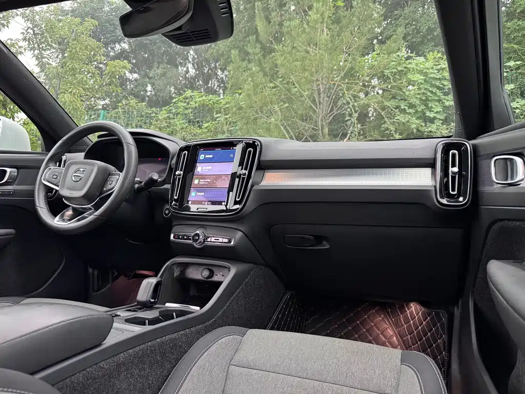 Volvo XC40 — миниатюра 10