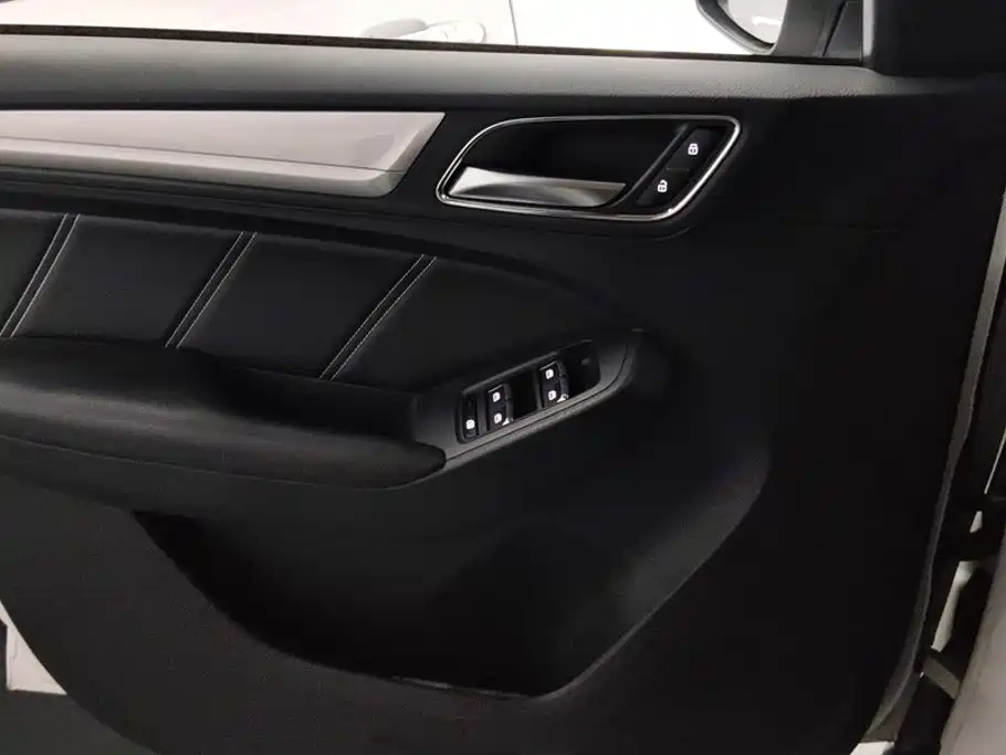 Roewe RX5 New Energy — миниатюра 7
