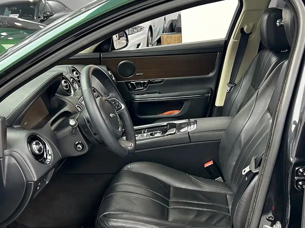 Jaguar XJ — миниатюра 7