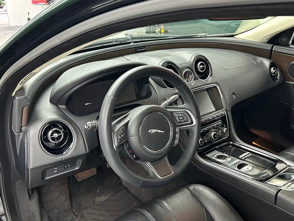 Jaguar XJ — миниатюра 8