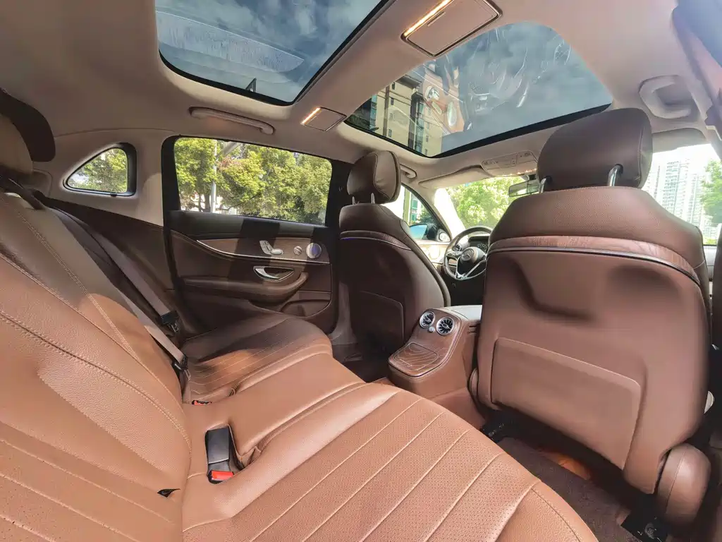 Mercedes-Benz E-Class — миниатюра 10