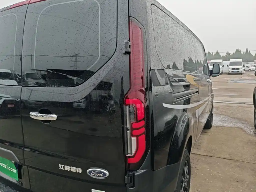 Ford Transit — миниатюра 8