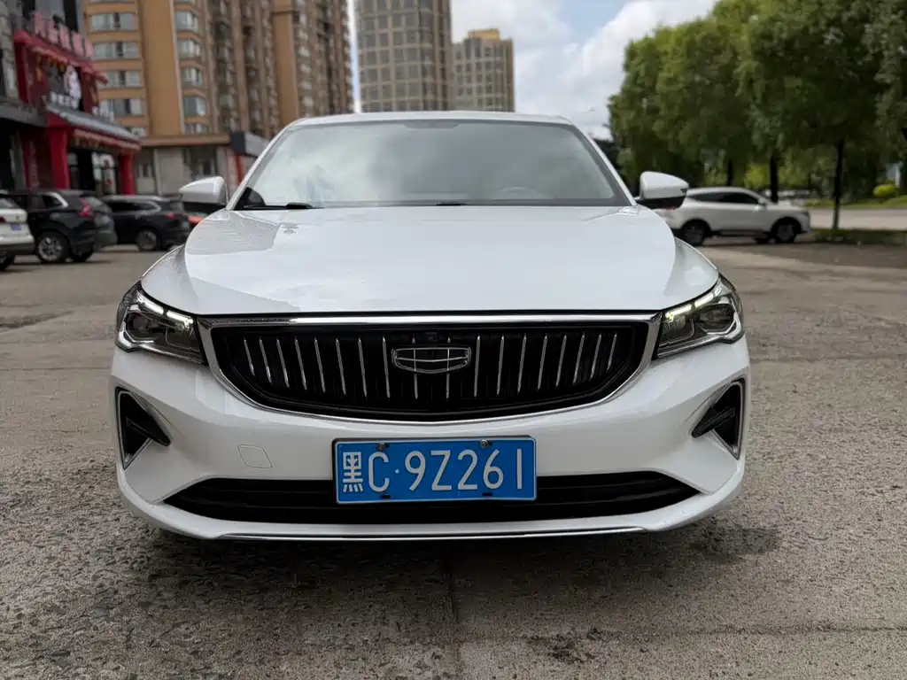 Geely Emgrand 2022 4 1.5L CVT Luxury