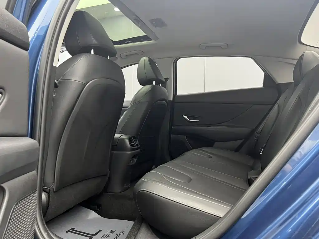 Hyundai Elantra — миниатюра 8
