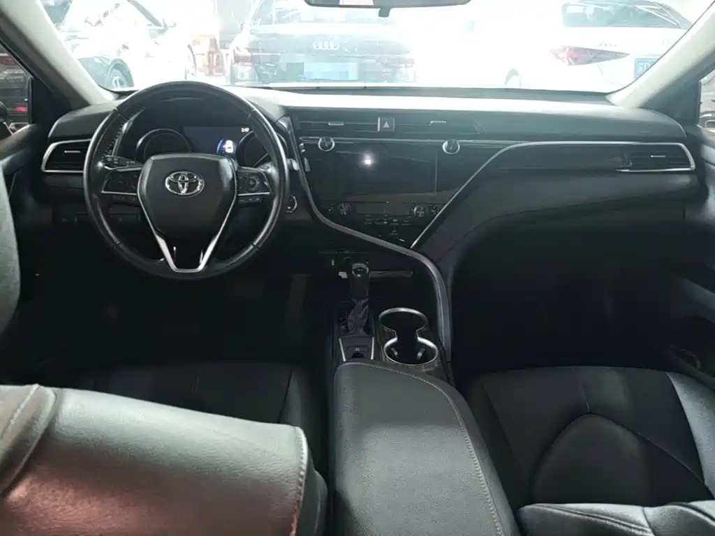 Toyota Camry — миниатюра 10