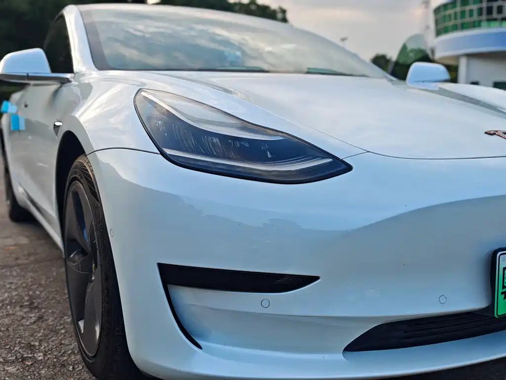 Tesla Model 3 — миниатюра 13
