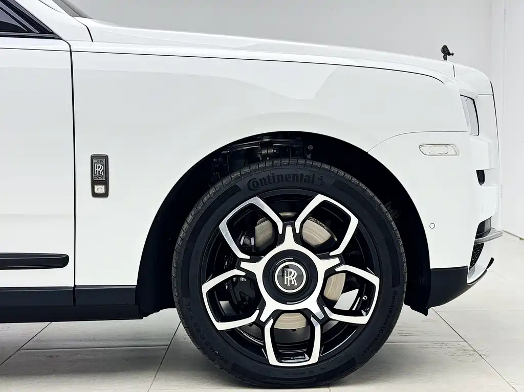 Rolls-Royce Cullinan — миниатюра 10