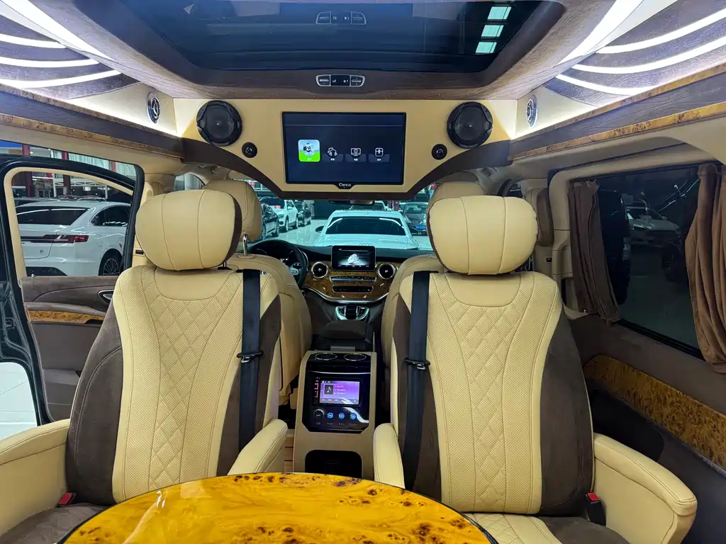 Mercedes-Benz V-Class — миниатюра 12