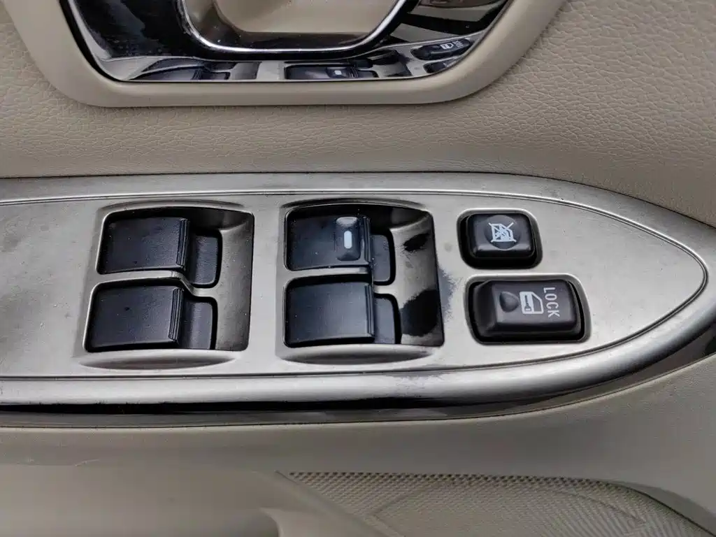 Mitsubishi Pajero (Import) — миниатюра 7