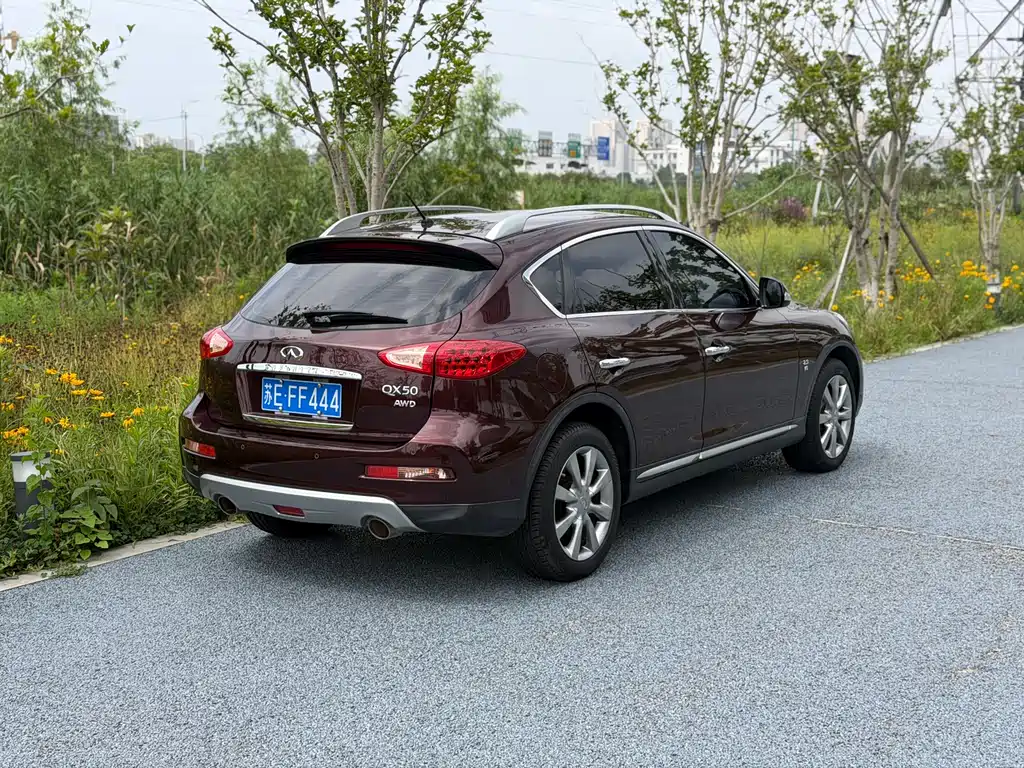 Infiniti QX50 2015 2.5L Comfort