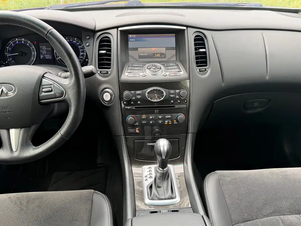Infiniti QX50 2015 2.5L Comfort