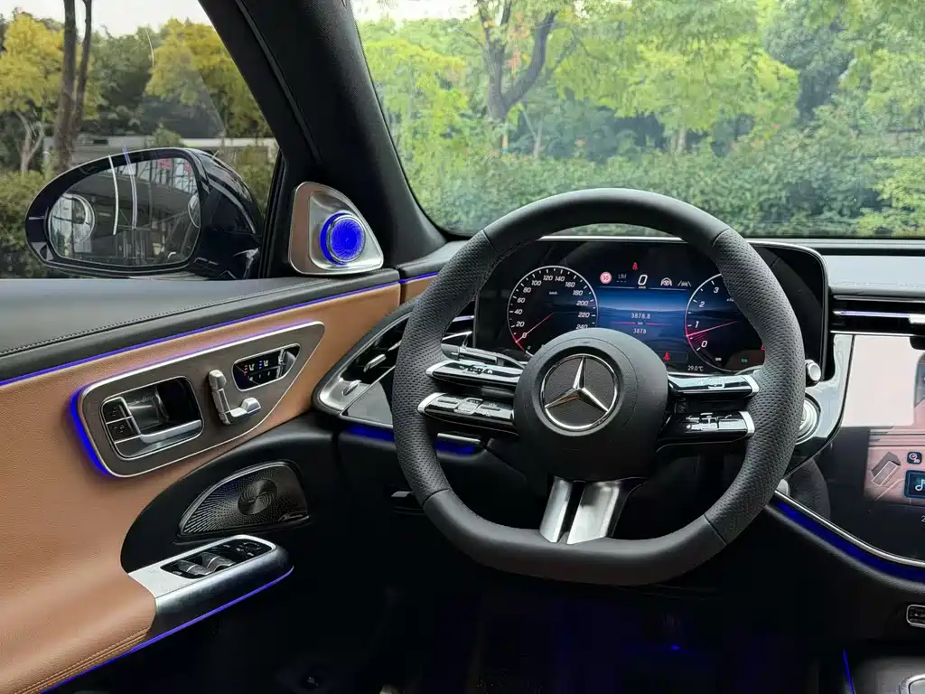 Mercedes-Benz E-Class — миниатюра 6