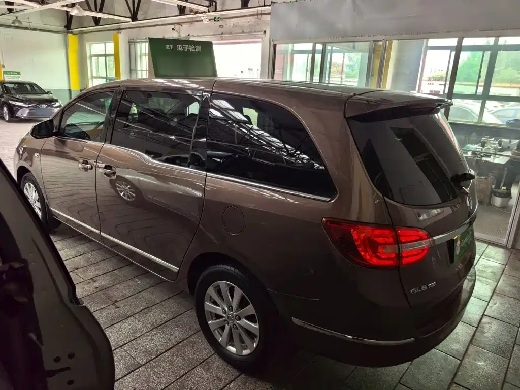 Buick GL8 — миниатюра 8