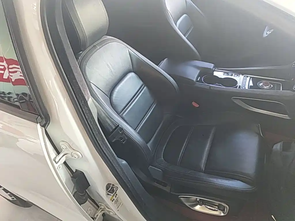 Jaguar F-PACE — миниатюра 25