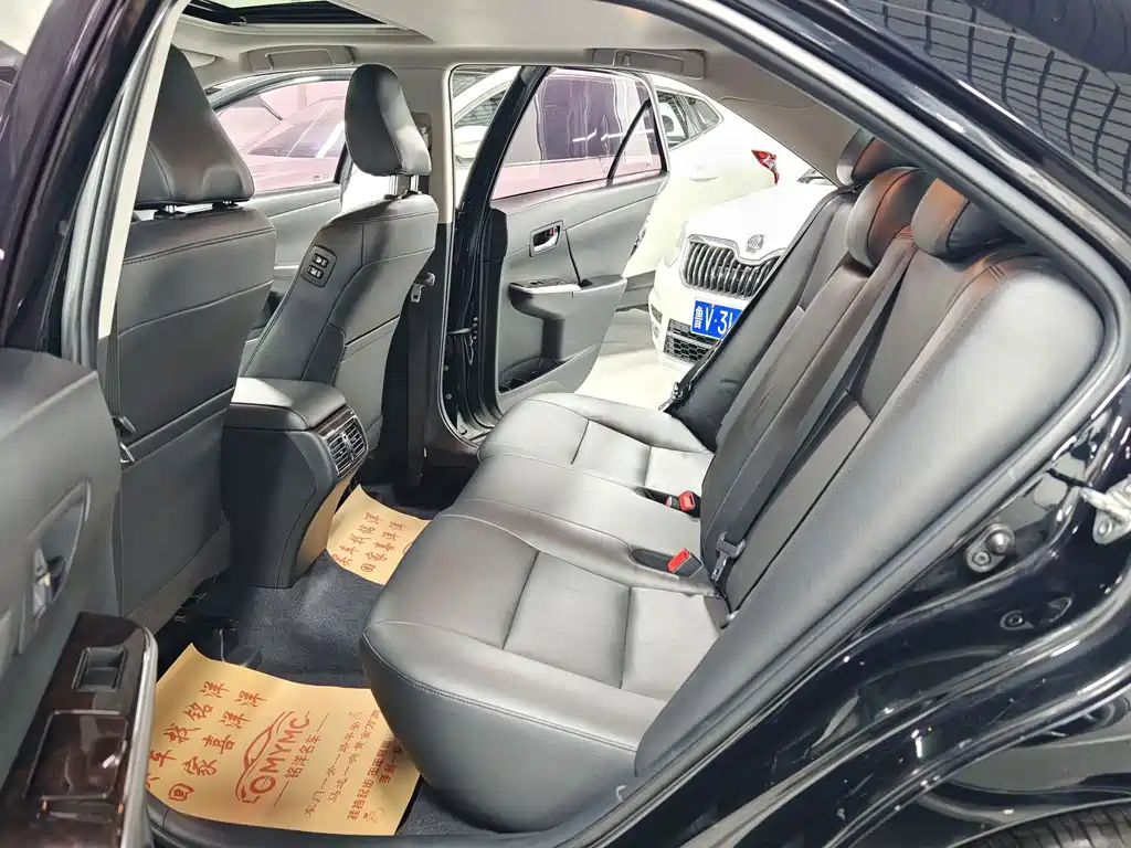Toyota Camry — миниатюра 6