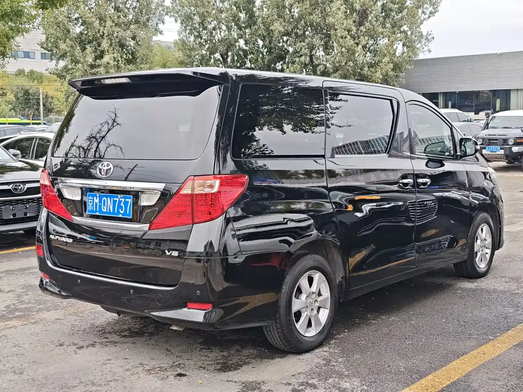 Toyota Alphard 2011 3.5L Luxury